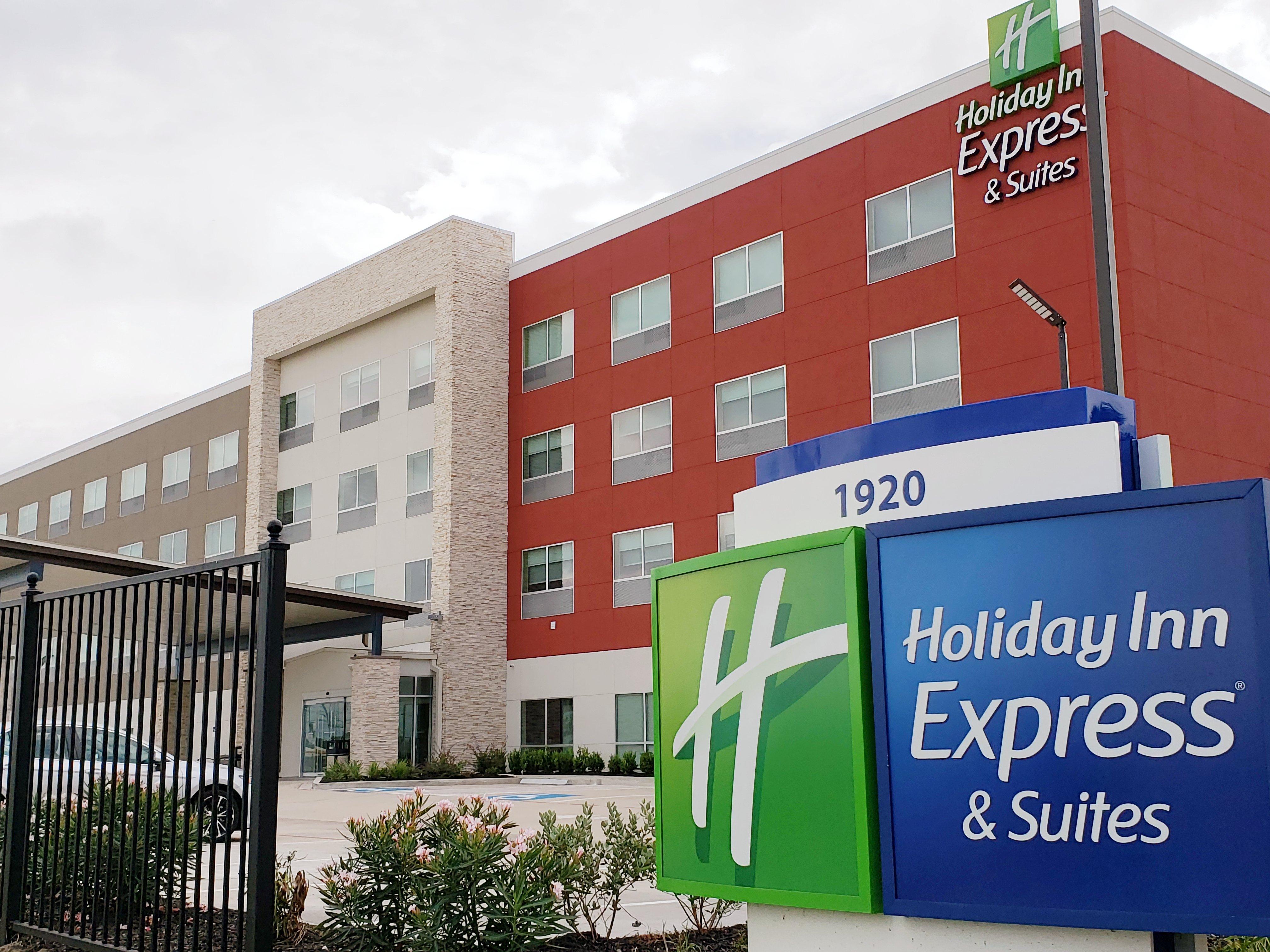 Holiday Inn Express & Suites - Houston Iah - Beltway 8, An Ihg Hotel Exterior photo